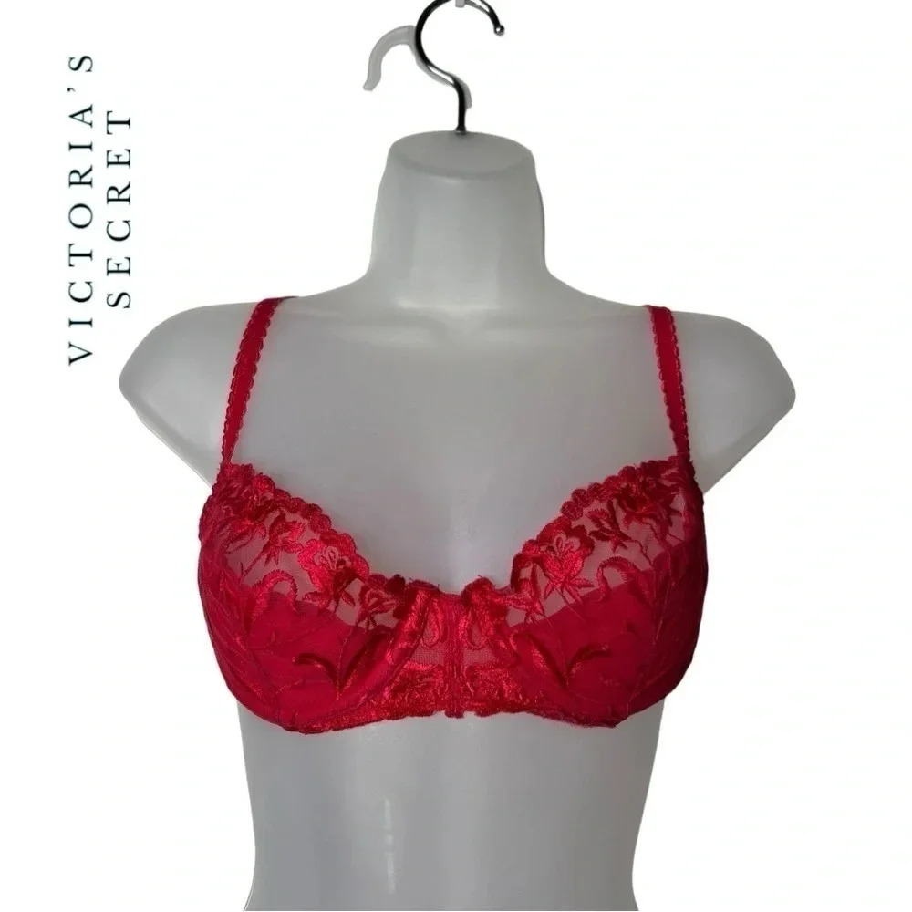 1763. VICTORIA’S SECRET LACE SEMI SHEER BRA LITTLE PADDING UNDERWIRE SIZE 36B